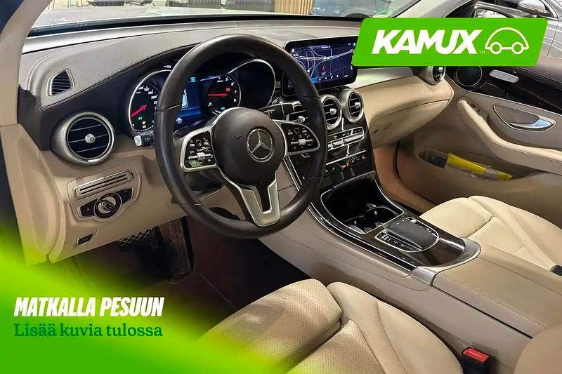Käytetty Mercedes GLC300e 211 HP (155 kW) 2021 Hopea / harmaa Katumaasturi