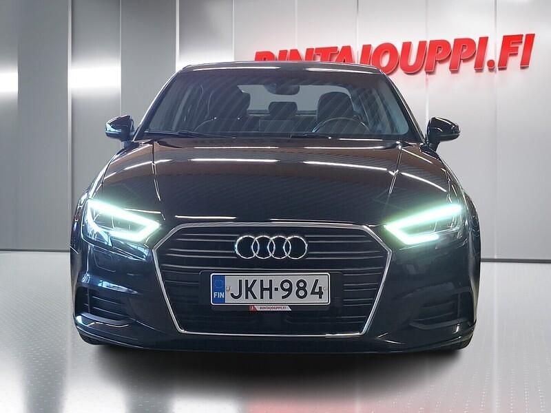 Käytetty Audi A3 Advanced 150 HP (110 kW) 2017 Musta Sedan