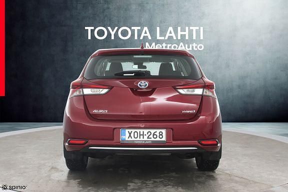 Käytetty Toyota Auris Active 98 HP (72 kW) 2018 Punainen Viistoperä