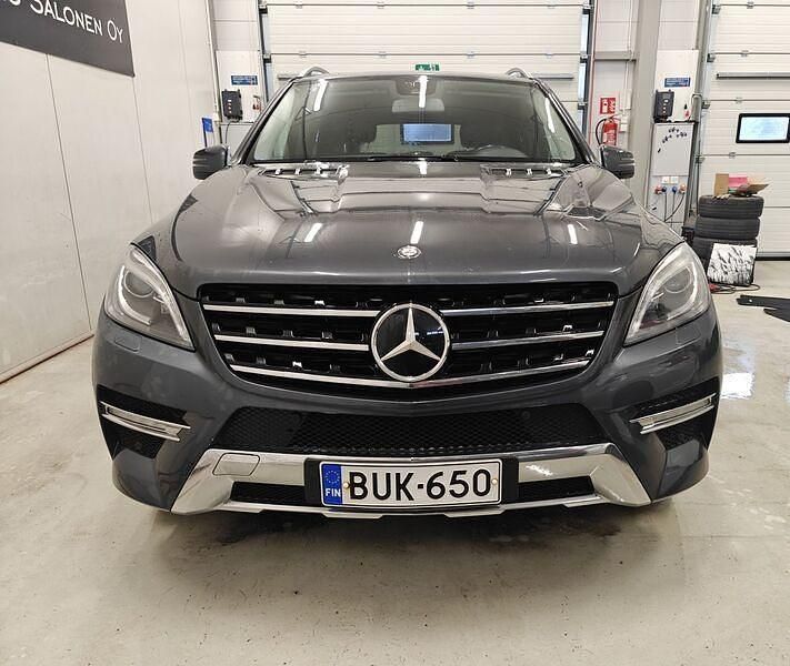 Käytetty Mercedes ML350 AMG line 258 HP (189 kW) 2012 Katumaasturi