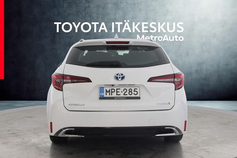 Käytetty Toyota Corolla Active 140 HP (102 kW) 2023 Valkoinen Farmari