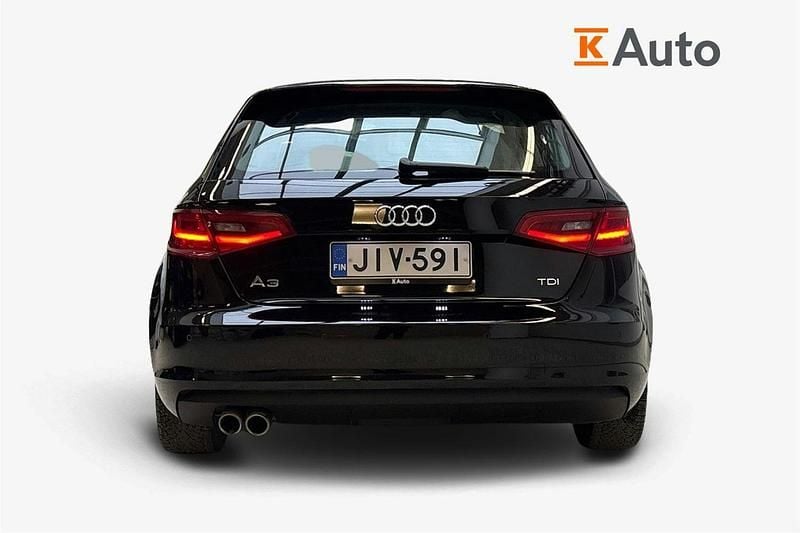 Käytetty Audi A3 Sportback Business 150 HP (110 kW) 2013 Musta Viistoperä