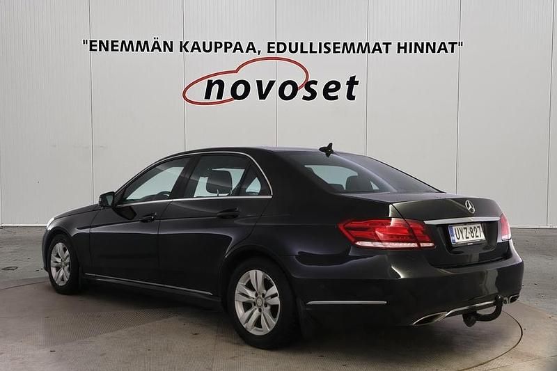 Käytetty Mercedes E200 Business 136 HP (100 kW) 2015 Musta Sedan