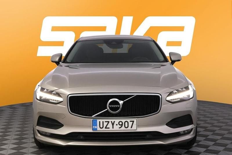 Käytetty Volvo S90 Business Edition 190 HP (139 kW) 2018 Sedan