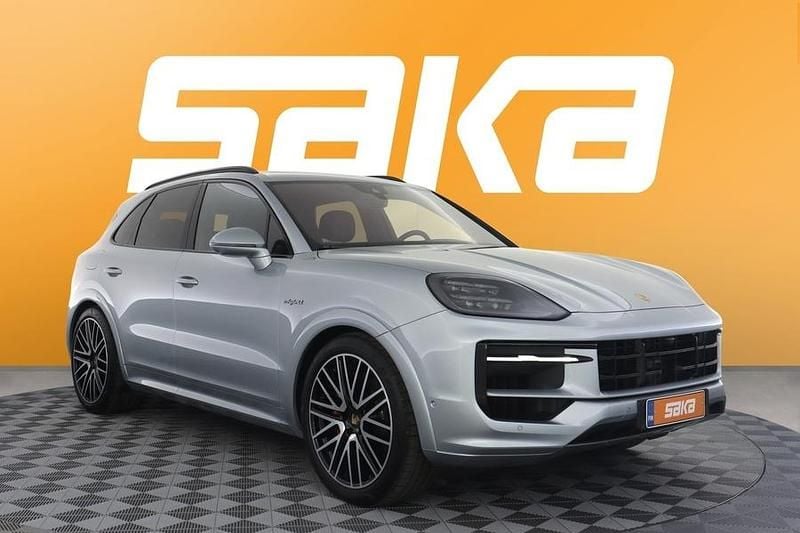Käytetty 2024 Porsche Cayenne S E-Hybrid Katumaasturi | 134 900 € - Kuva 1/3