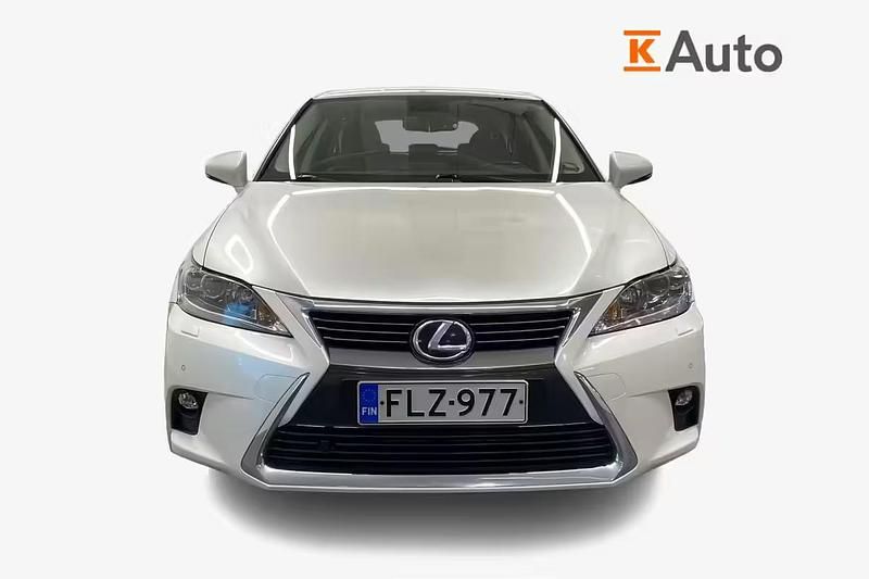 Käytetty Lexus CT200h Business Edition 99 HP (72 kW) 2016 Valkoinen Viistoperä