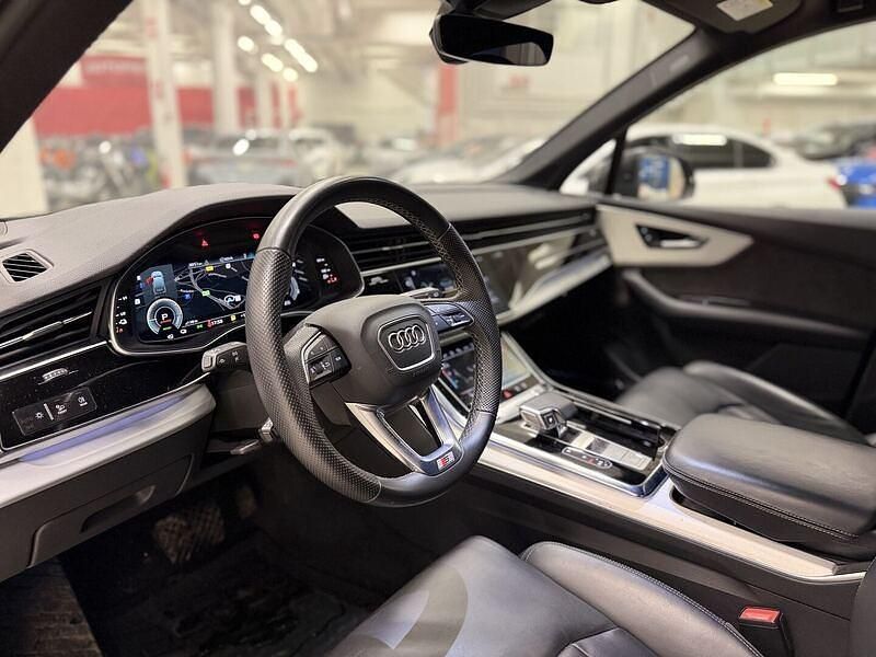 Käytetty Audi Q7 Business 462 HP (339 kW) 2021 Katumaasturi