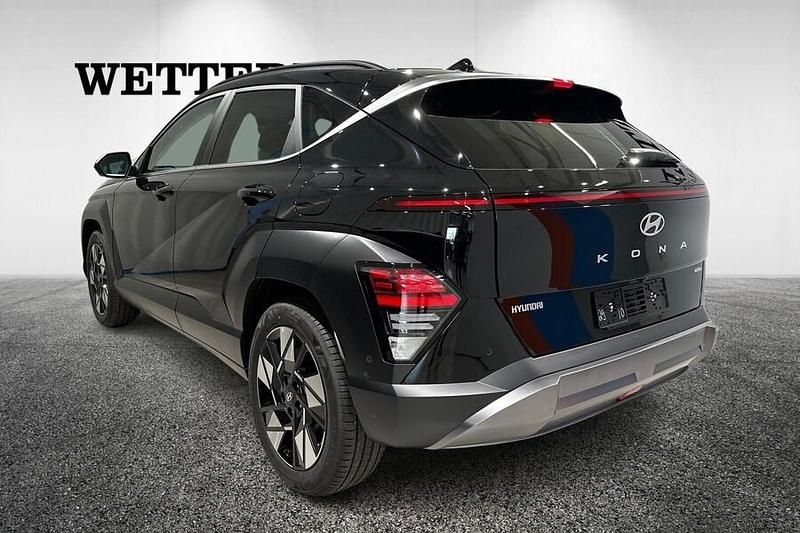 Käytetty Hyundai Kona Premium 141 HP (103 kW) 2025 Musta Katumaasturi