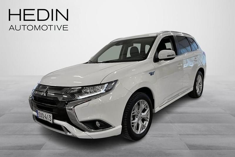 Käytetty Mitsubishi Outlander P-HEV Invite+ 135 HP (99 kW) 2019 Valkoinen Katumaasturi