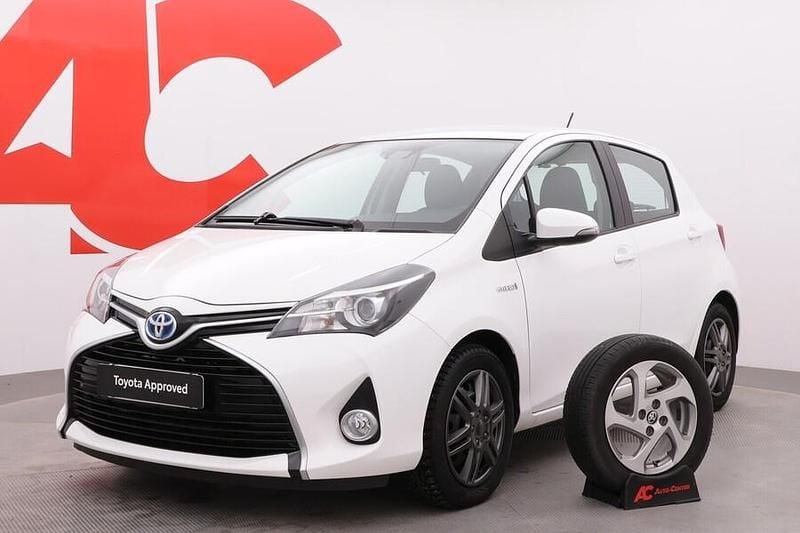 Käytetty Toyota Yaris Hybrid Active 99 HP (72 kW) 2016 Valkoinen Viistoperä