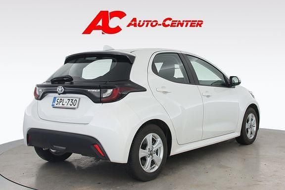 Käytetty Toyota Yaris Active 114 HP (83 kW) 2023 Platinum pearl white Viistoperä