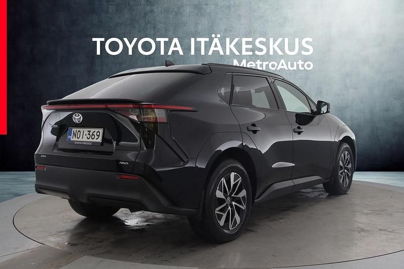 Käytetty Toyota bZ4X Business Edition 252 kW (343 HP) 2025 Musta Katumaasturi