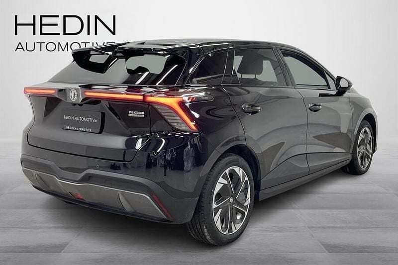 Käytetty MG MG4 EV Luxury 150 kW (204 HP) 2022 Musta Viistoperä