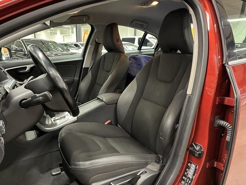 Käytetty Volvo S60 Momentum 180 HP (132 kW) 2012 Sedan