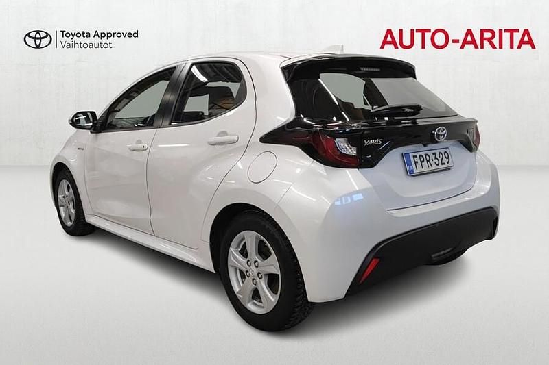 Käytetty Toyota Yaris Hybrid Active 116 HP (85 kW) 2020 Viistoperä