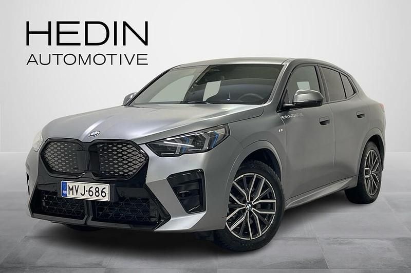 Harmaa Käytetty 2024 BMW iX2 Comfort Edition Katumaasturi | 53 500 € (Hieman kallis) - Kuva 1/4