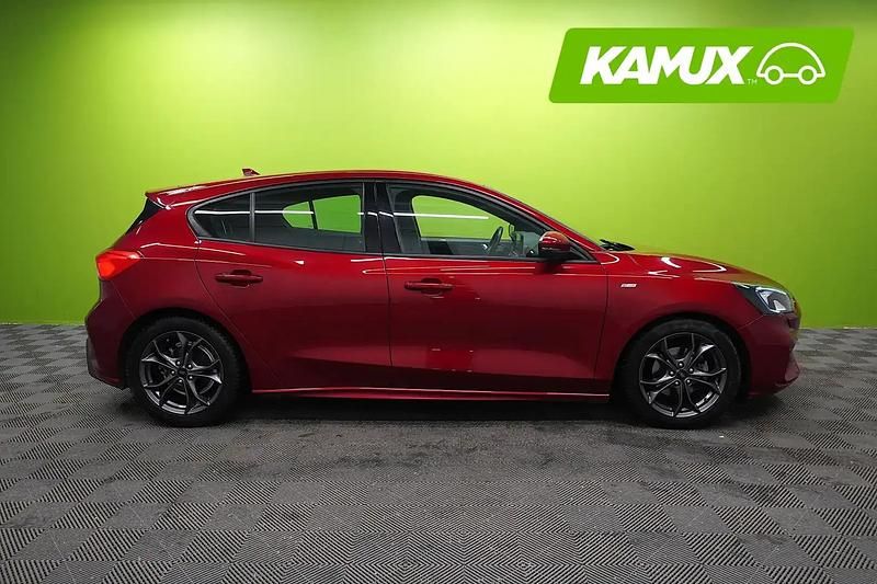Käytetty Ford Focus ST-Line 120 HP (88 kW) 2019 Punainen Sedan