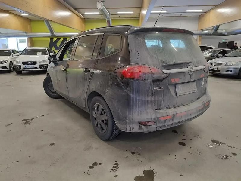 Käytetty Opel Zafira Tourer Edition 131 HP (96 kW) 2014 Musta Tila-auto
