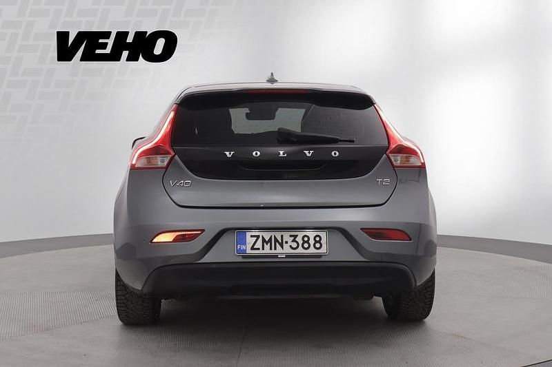 Käytetty Volvo V40 Business Edition 122 HP (89 kW) 2019 Harmaa Viistoperä