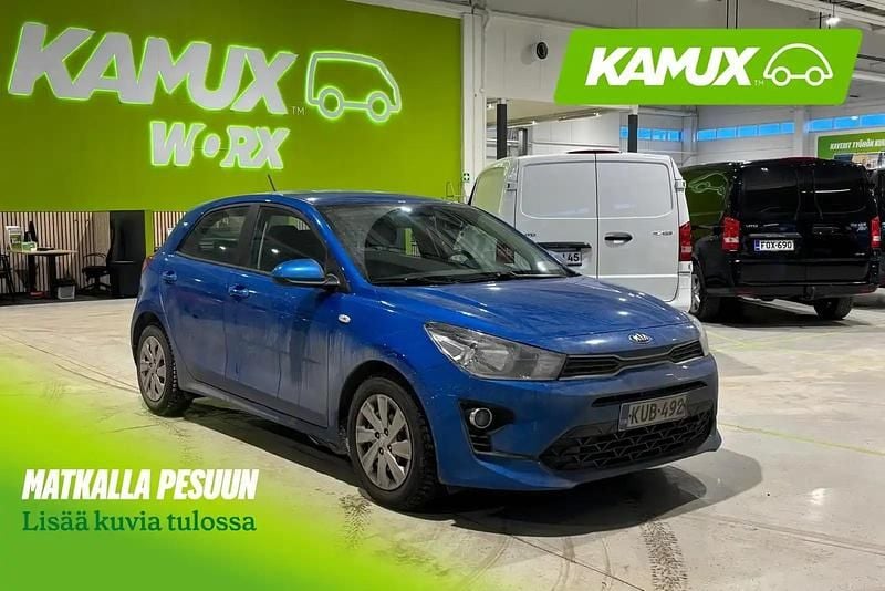 Käytetty Kia Rio LX 84 HP (61 kW) 2021 Sininen Viistoperä