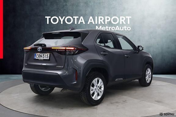 Käytetty Toyota Yaris Cross Active 116 HP (85 kW) 2023 Harmaa Katumaasturi