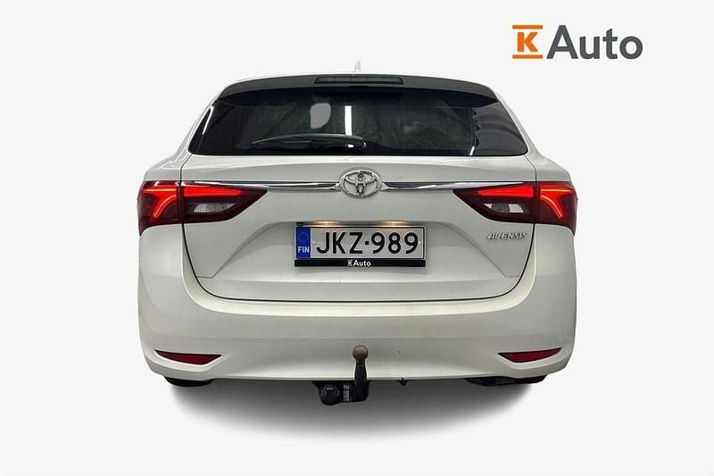 Käytetty Toyota Avensis Multidrive S 147 HP (108 kW) 2018 Valkoinen Farmari