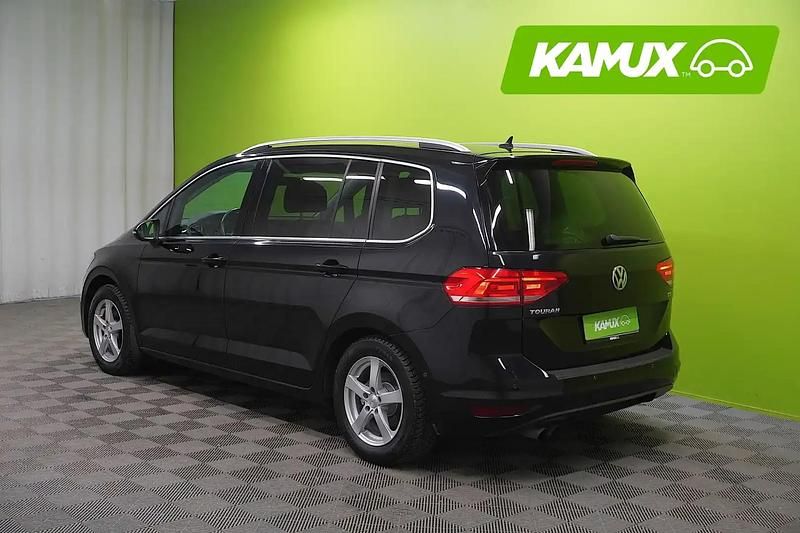 Käytetty VW Touran Highline 150 HP (110 kW) 2016 Musta Tila-auto