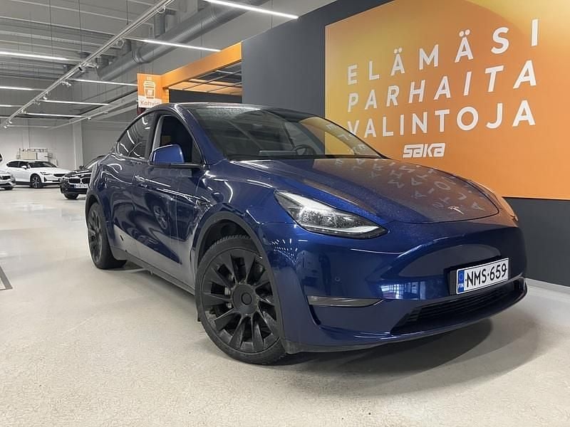 Käytetty 2022 Tesla Model Y Katumaasturi | 32 900 € (Perustarjous) - Kuva 1/4