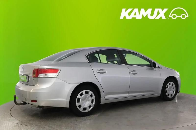 Käytetty Toyota Avensis Terra 132 HP (97 kW) 2010 Hopea / harmaa Sedan