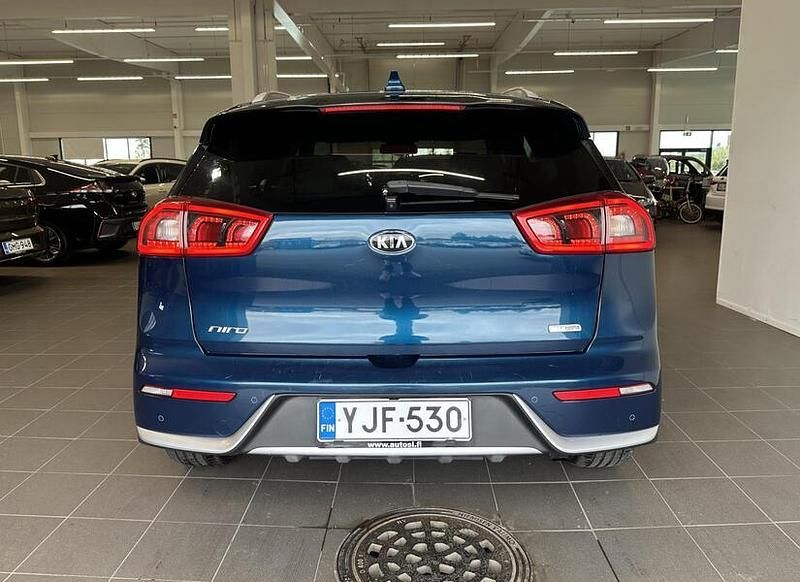 Käytetty Kia Niro EX 105 HP (77 kW) 2017 Sininen Katumaasturi