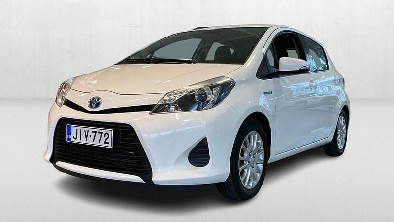 Valkoinen Käytetty 2013 Toyota Yaris Hybrid Active Viistoperä | 10 990 € (Perustarjous) - Kuva 1/4