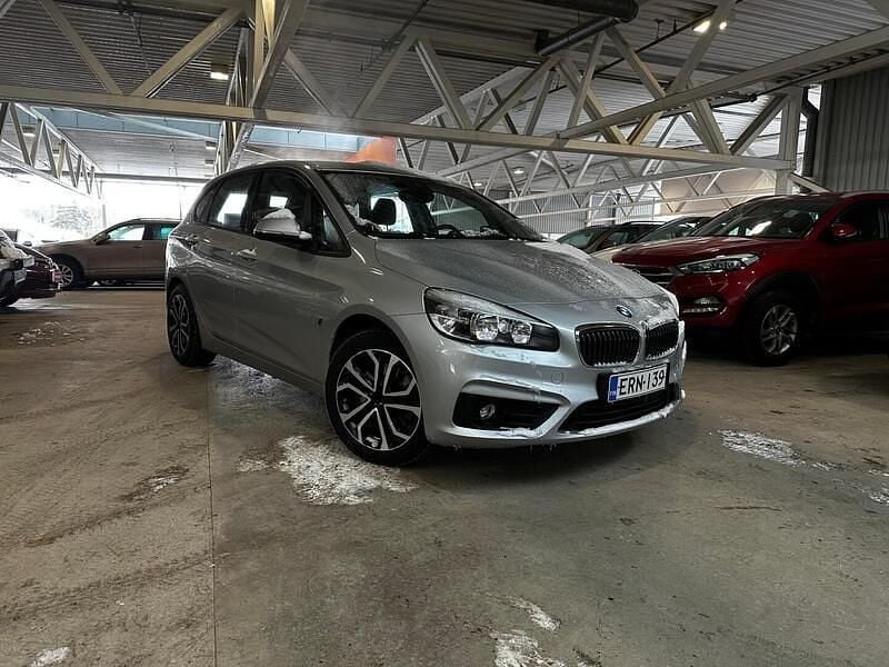 Käytetty BMW 225 Active Tourer 224 HP (164 kW) 2018 Tila-auto
