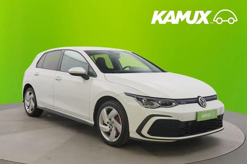 Valkoinen Käytetty 2021 VW Golf VIII GTE Sedan | 22 300 € (Perustarjous) - Kuva 1/4