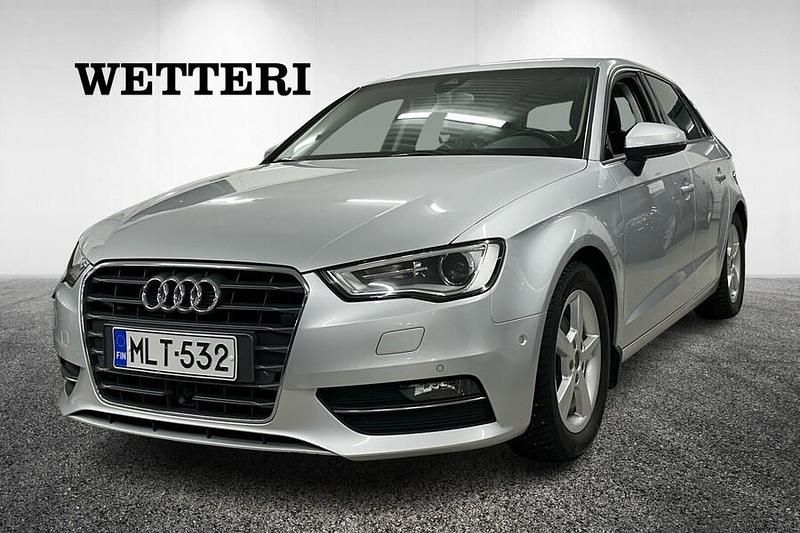 Käytetty Audi A3 Sportback Business 140 HP (102 kW) 2014 Hopea Viistoperä