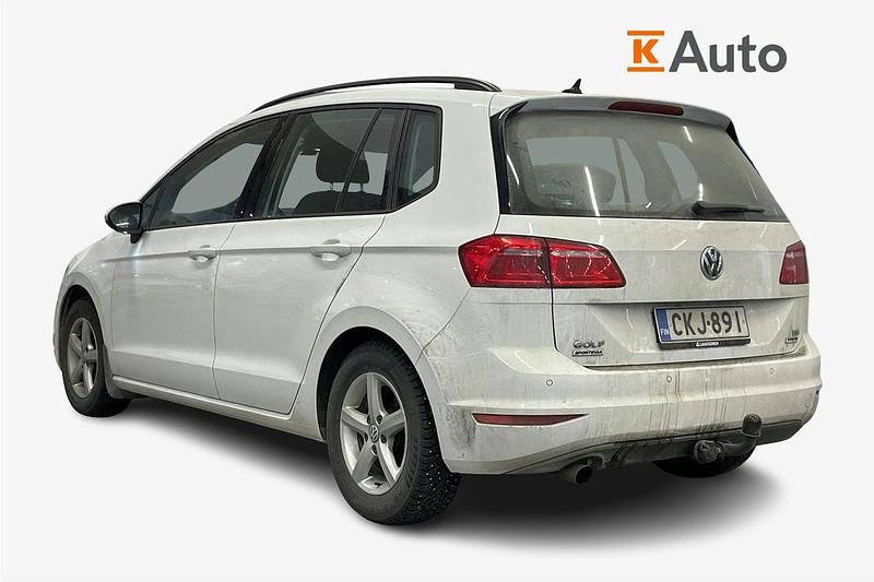 Käytetty VW Golf Sportsvan Comfortline 110 HP (80 kW) 2017 Valkoinen Tila-auto