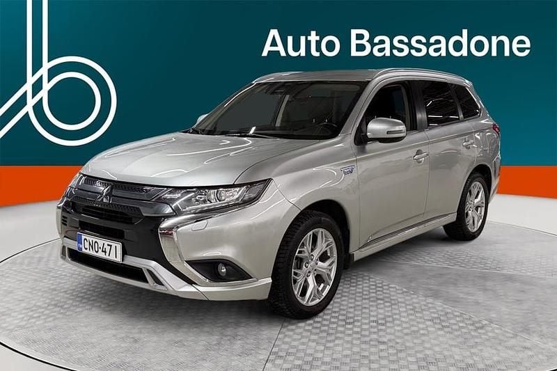 Käytetty Mitsubishi Outlander P-HEV Active 135 HP (99 kW) 2021 Katumaasturi