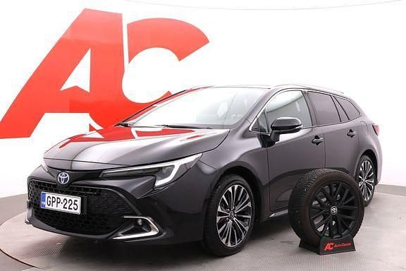 Musta 209 Käytetty 2023 Toyota Corolla Style Farmari | 31 990 € (Hieman kallis) - Kuva 1/4