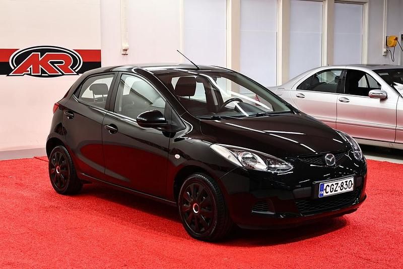 Käytetty Mazda 2 75 HP (55 kW) 2010 Musta Viistoperä
