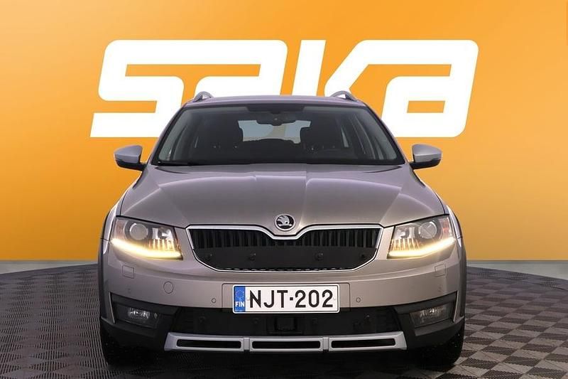 Käytetty Skoda Octavia 184 HP (135 kW) 2015 Viistoperä