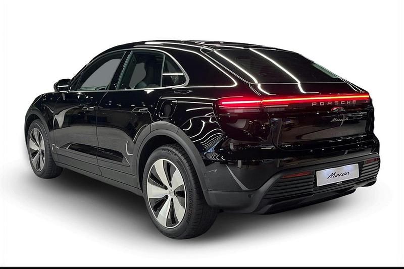 Uusi Porsche Macan 295 kW (402 HP) 2026 Musta Katumaasturi