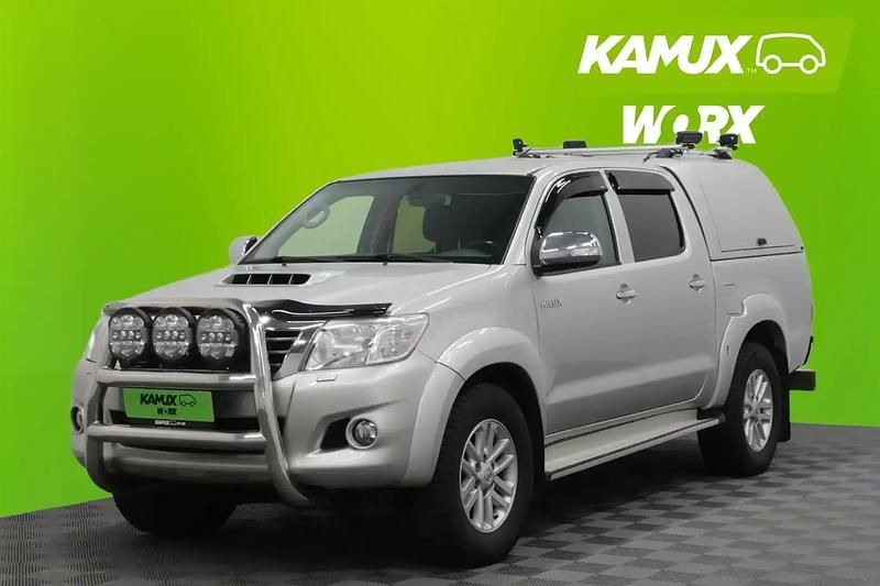 Käytetty Toyota HiLux 171 HP (125 kW) 2013 Hopea / harmaa Nouto