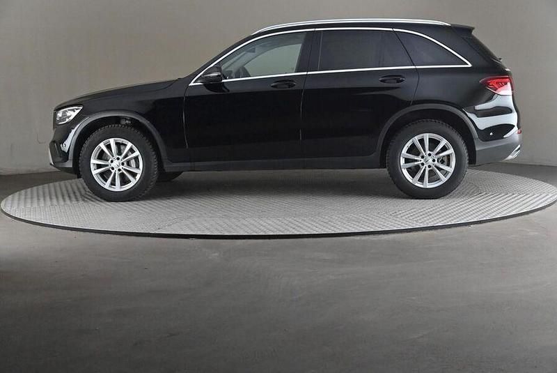 Käytetty Mercedes GLC300e Advantage 320 HP (235 kW) 2021 Katumaasturi