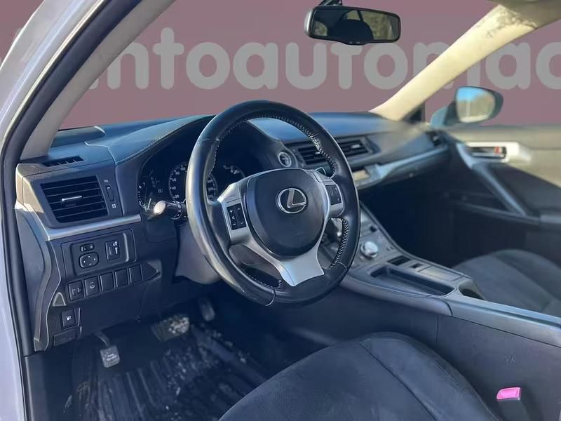 Käytetty Lexus CT200h 99 HP (72 kW) 2011 Viistoperä