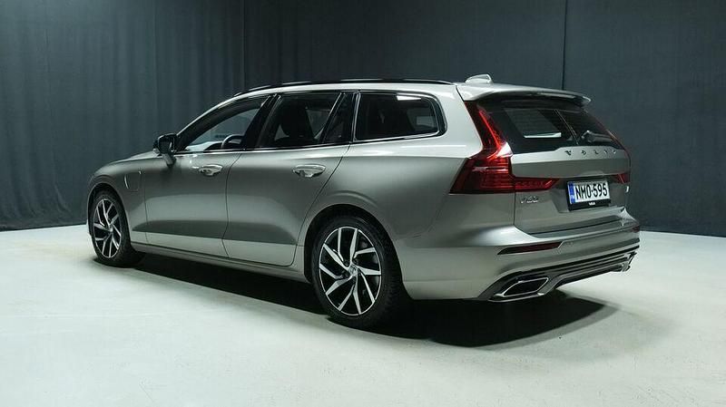 Käytetty Volvo V60 R-Design 456 HP (335 kW) 2022 Harmaa Farmari
