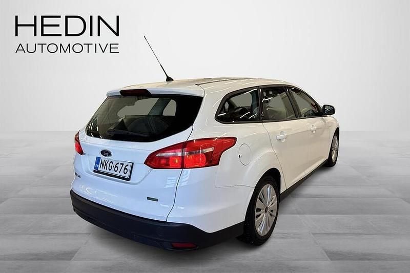 Käytetty Ford Focus Trend 125 HP (91 kW) 2016 Valkoinen Farmari