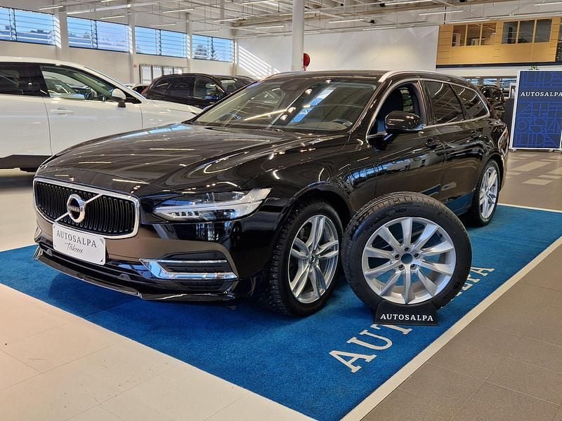 Käytetty Volvo V90 Momentum 392 HP (288 kW) 2020 Musta Farmari