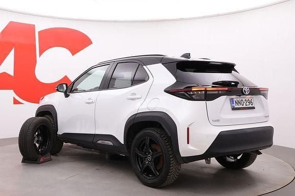 Käytetty Toyota Yaris Cross Plus 116 HP (85 kW) 2024 Silver / mustalla ka Katumaasturi