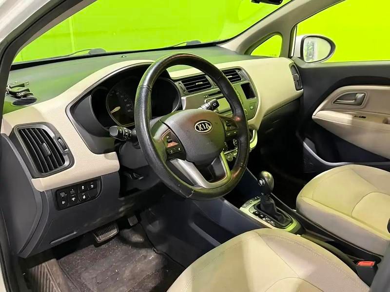 Käytetty Kia Rio EX 109 HP (80 kW) 2011 Valkoinen Sedan