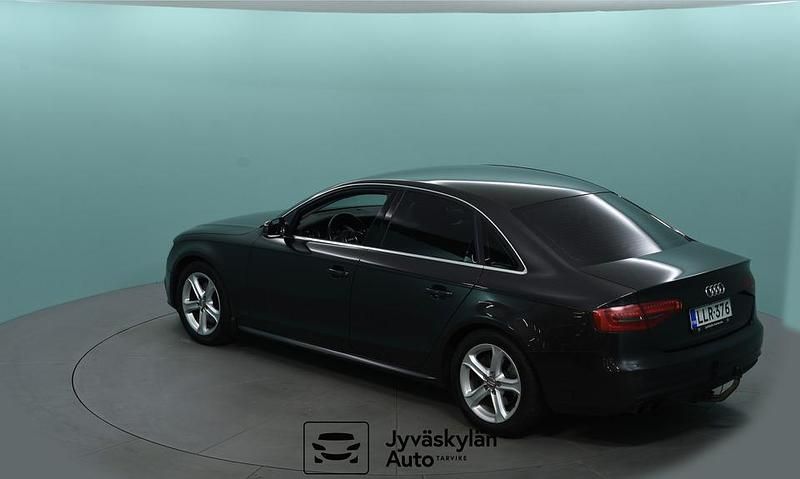 Käytetty Audi A4 Business 170 HP (125 kW) 2012 Harmaa Sedan