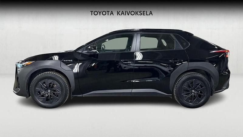 Käytetty Toyota bZ4X Active 150 kW (204 HP) 2023 Musta Katumaasturi